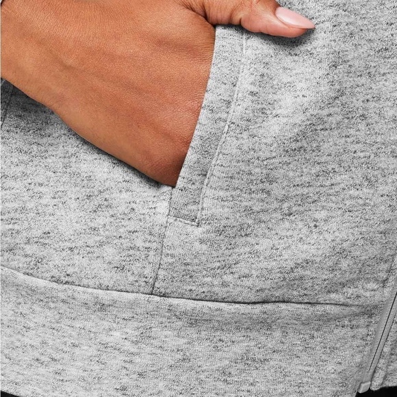 FIGS Women's Essential Hoodie size M comfort and warmth on shift New 👩🏻‍⚕️ - Picture 4 of 5